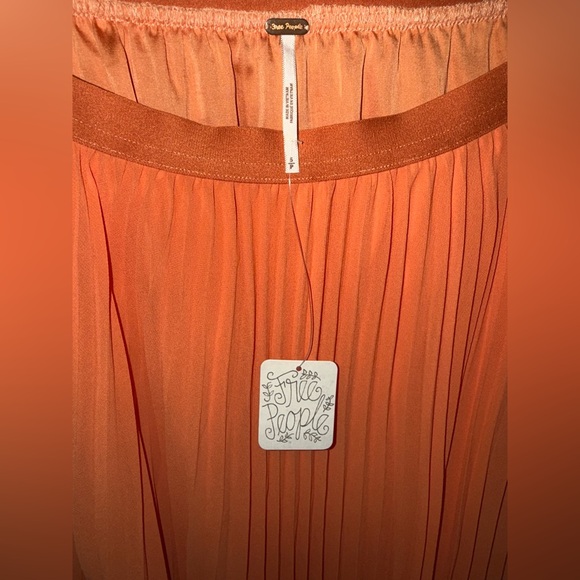 Free People ✨ Elegant Orange Pleated Skirt - Picture 6 of 6